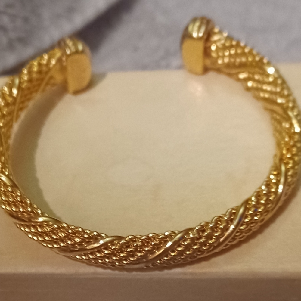 Gold bracelet